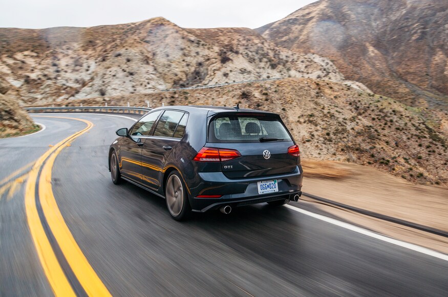 10 mẫu xe nhỏ an toàn nhất năm 2020: VW GTI kinh điển.