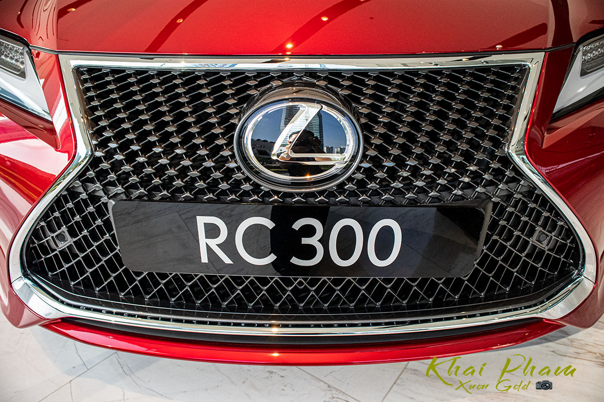 lưới tản nhiệt xe Lexus RC 300 2020