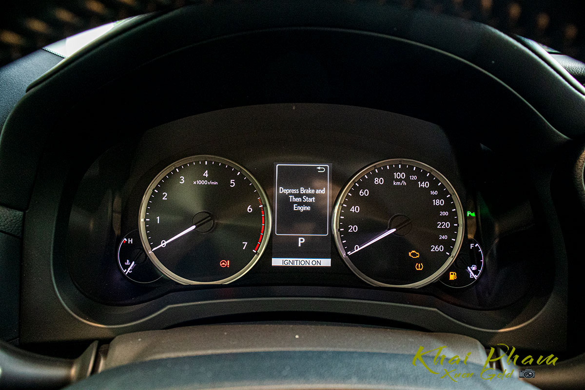 đồng hồ sau vô-lăng xe Lexus RC 300 2020
