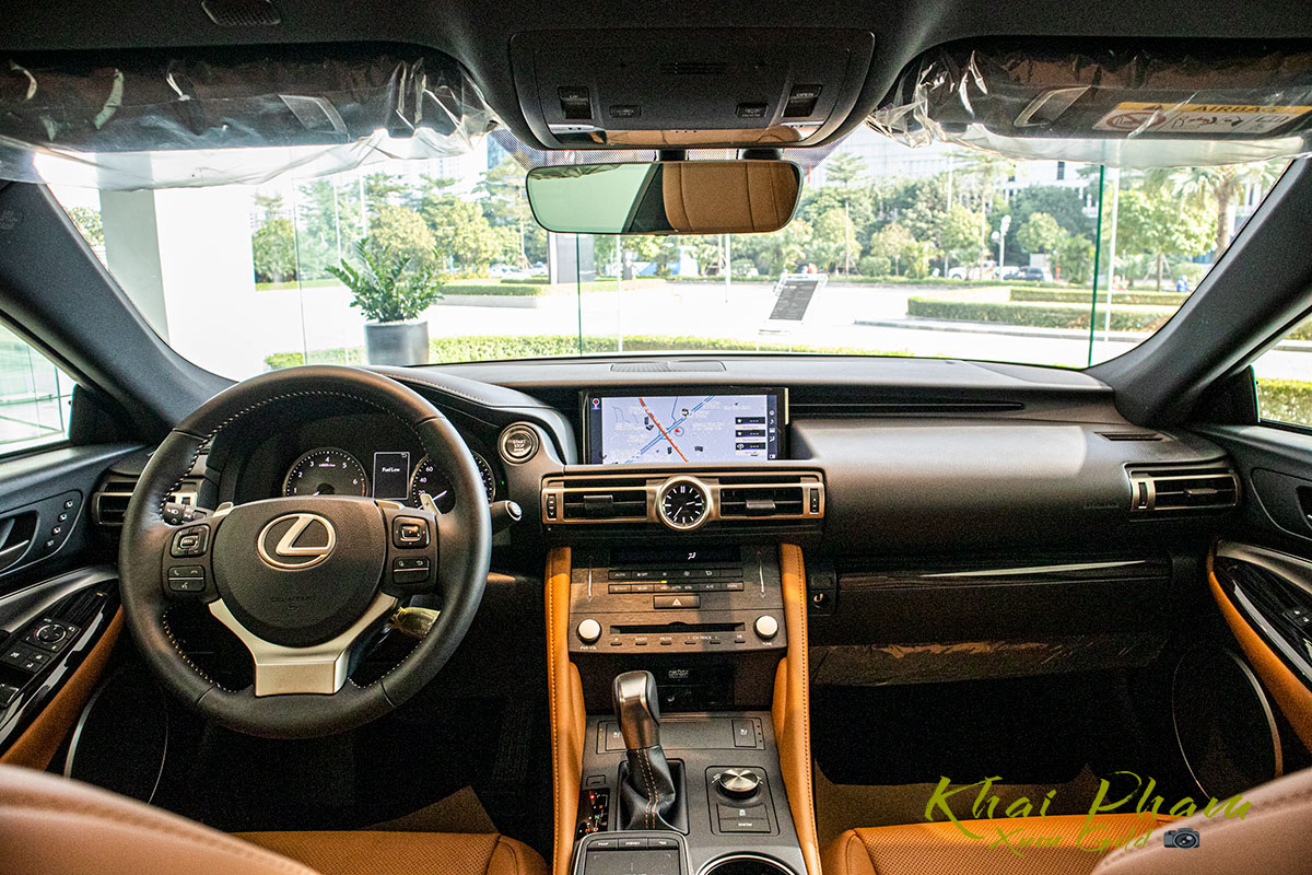 táp-lô xe Lexus RC 300 2020