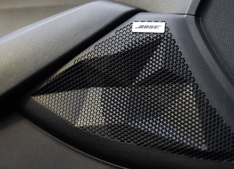 Ưu nhược điểm Kia Seltos 2021 - Dàn loa Bose.