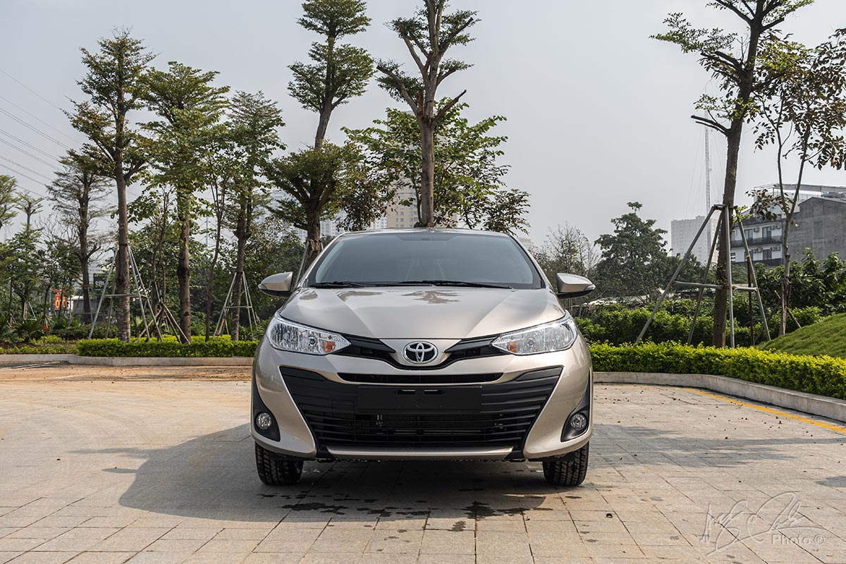 Đánh giá xe Toyota Vios 2020 phiên bản 1.5E MT: Thiết kế đầu xe không đổi.