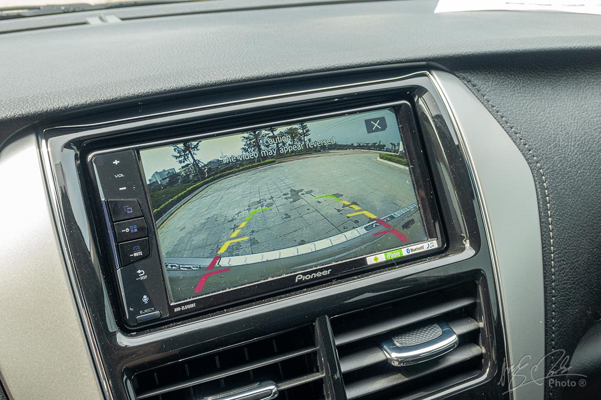 Đánh giá xe Toyota Vios 2020 phiên bản 1.5E MT: Camera lùi là trang bị tiêu chuẩn.