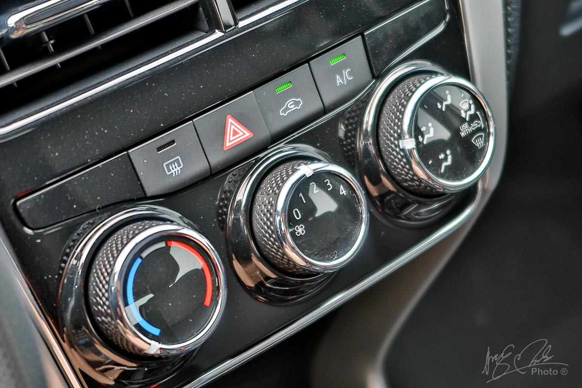 Đánh giá xe Toyota Vios 2020 phiên bản 1.5E MT: Hệ thống điều hoà 1 vùng chỉnh cơ.