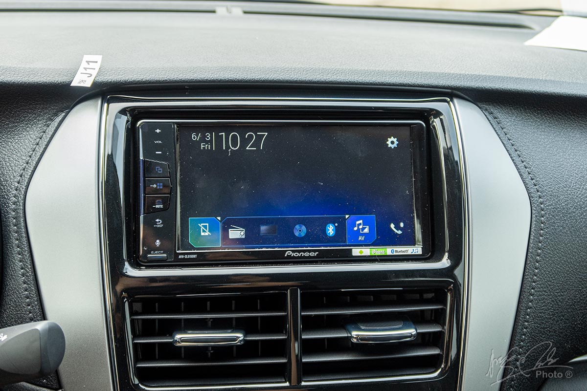 Đánh giá xe Toyota Vios 2020 phiên bản 1.5E MT: Hệ thống giải trí đã được nâng cấp lên màn hình cảm ứng 7 inch.