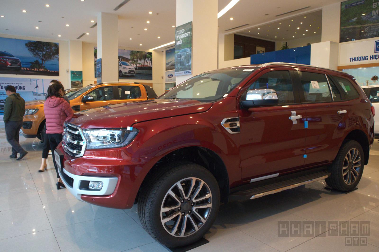 Giữa tâm bão chảy, Ford Everest giảm giá hơn 100 triệu đồng dù vừa nâng cấp trang bị  a1