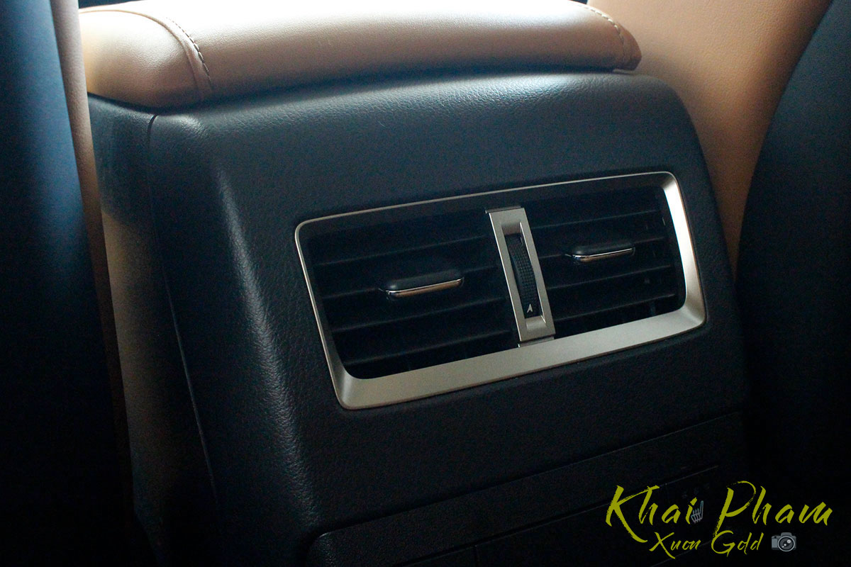 Ảnh chụp cửa gió xe Lexus RX 350L 2020 1