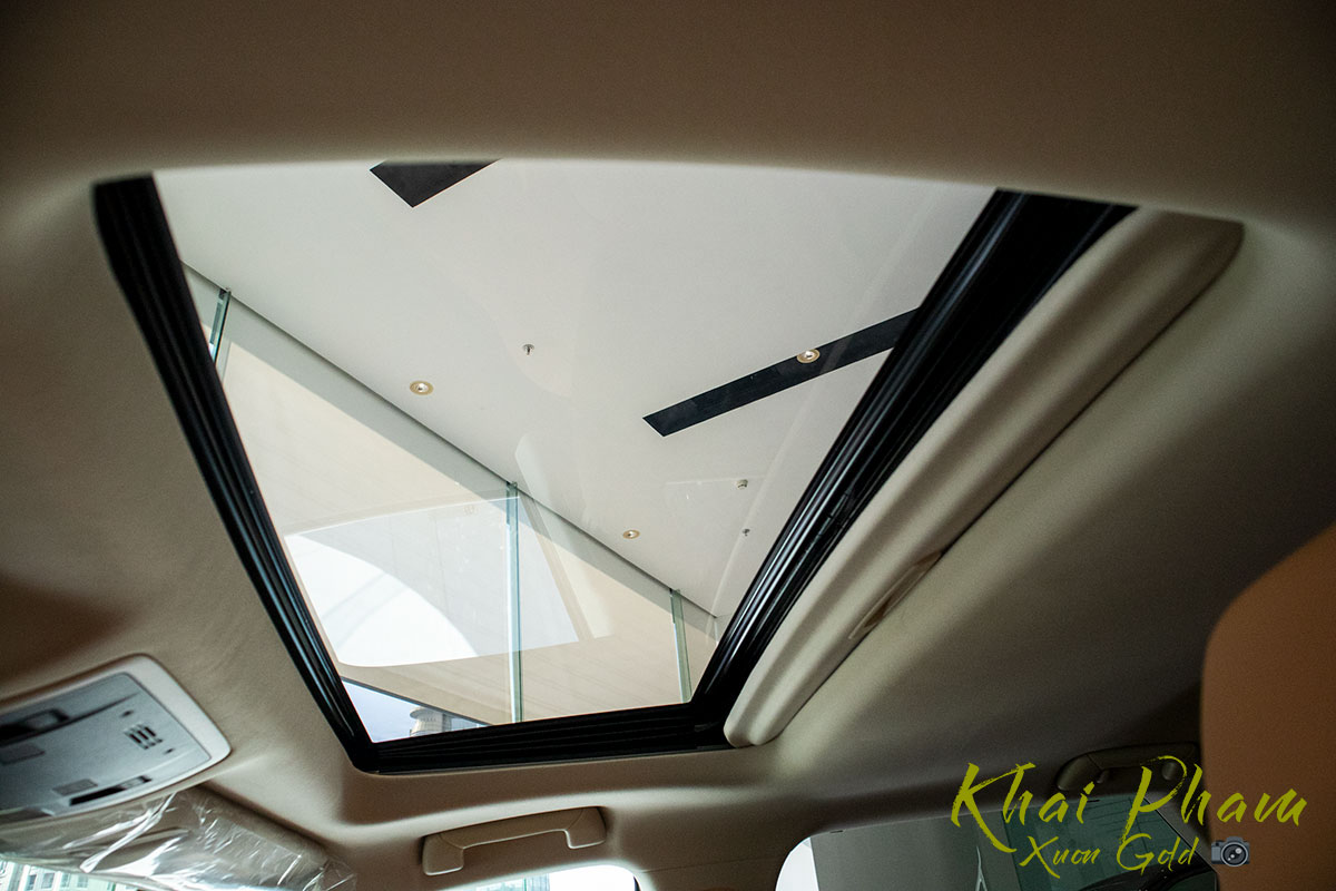 Ảnh chụp cửa sổ trời xe Lexus RX 350L 2020 2