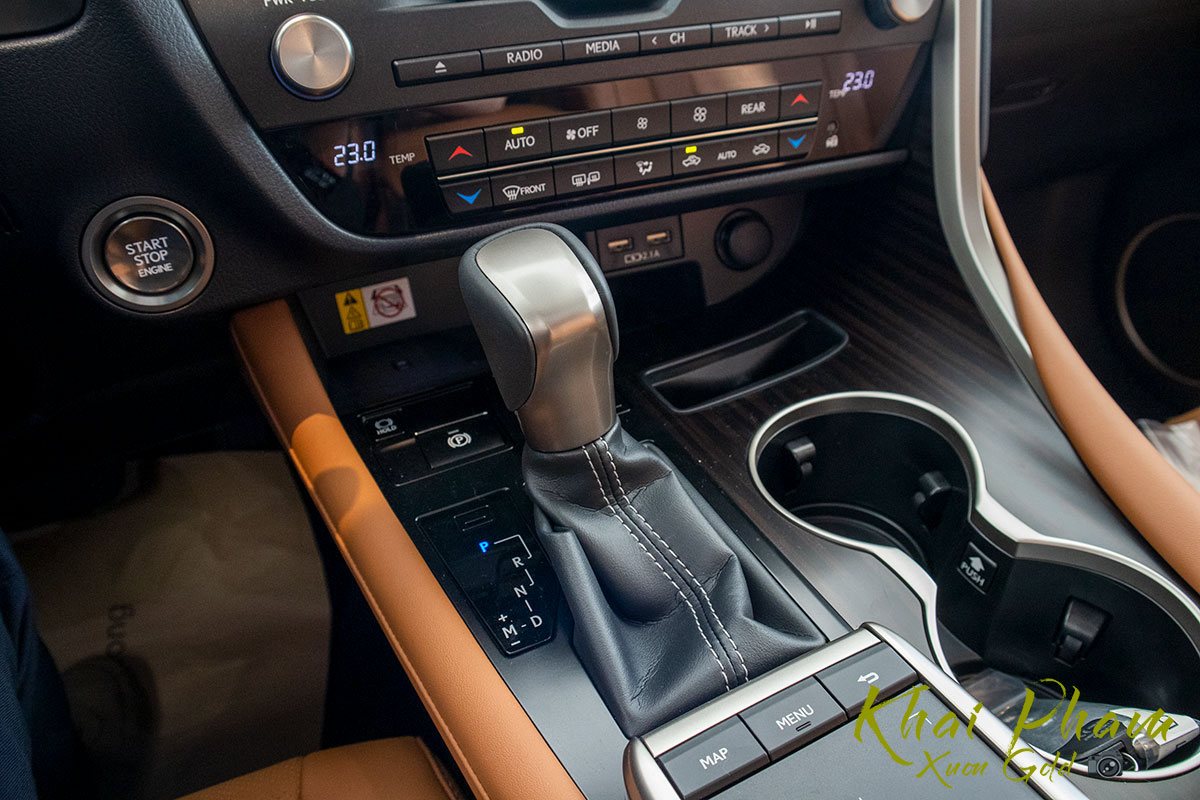 Ảnh chụp cần số xe Lexus RX 350L 2020 2