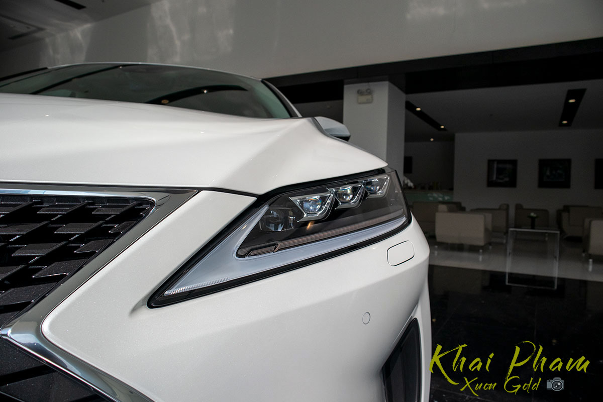 Ảnh chụp đèn pha xe Lexus RX 350L 2020 2