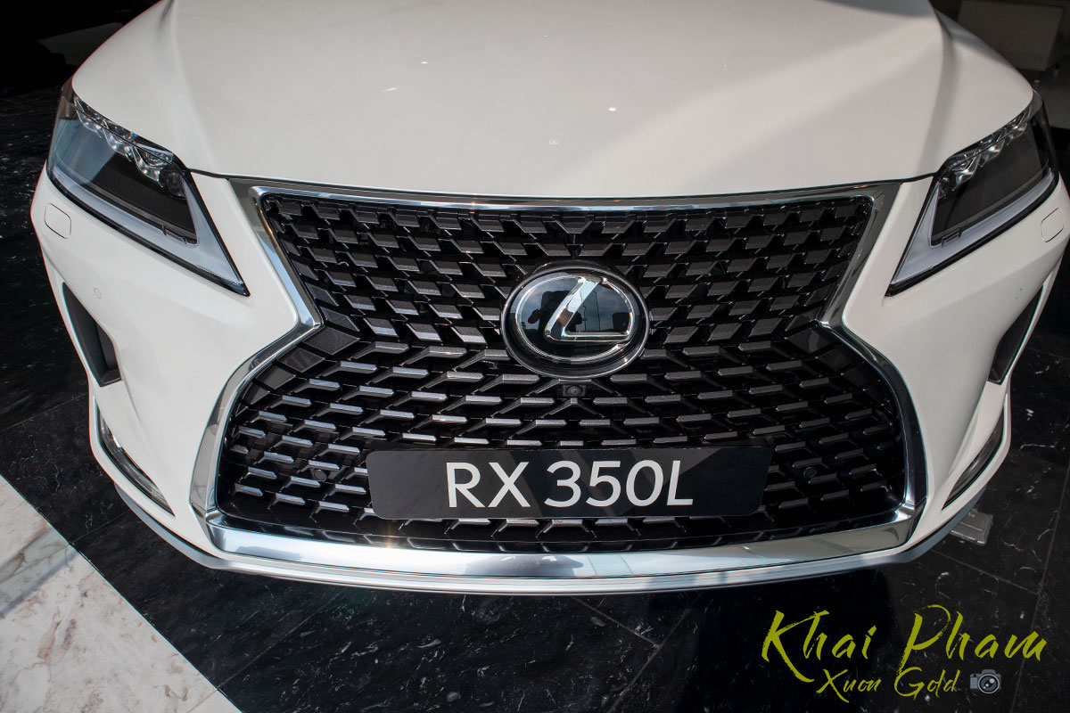 Ảnh chụp đầu xe Lexus RX 350L 2020 2