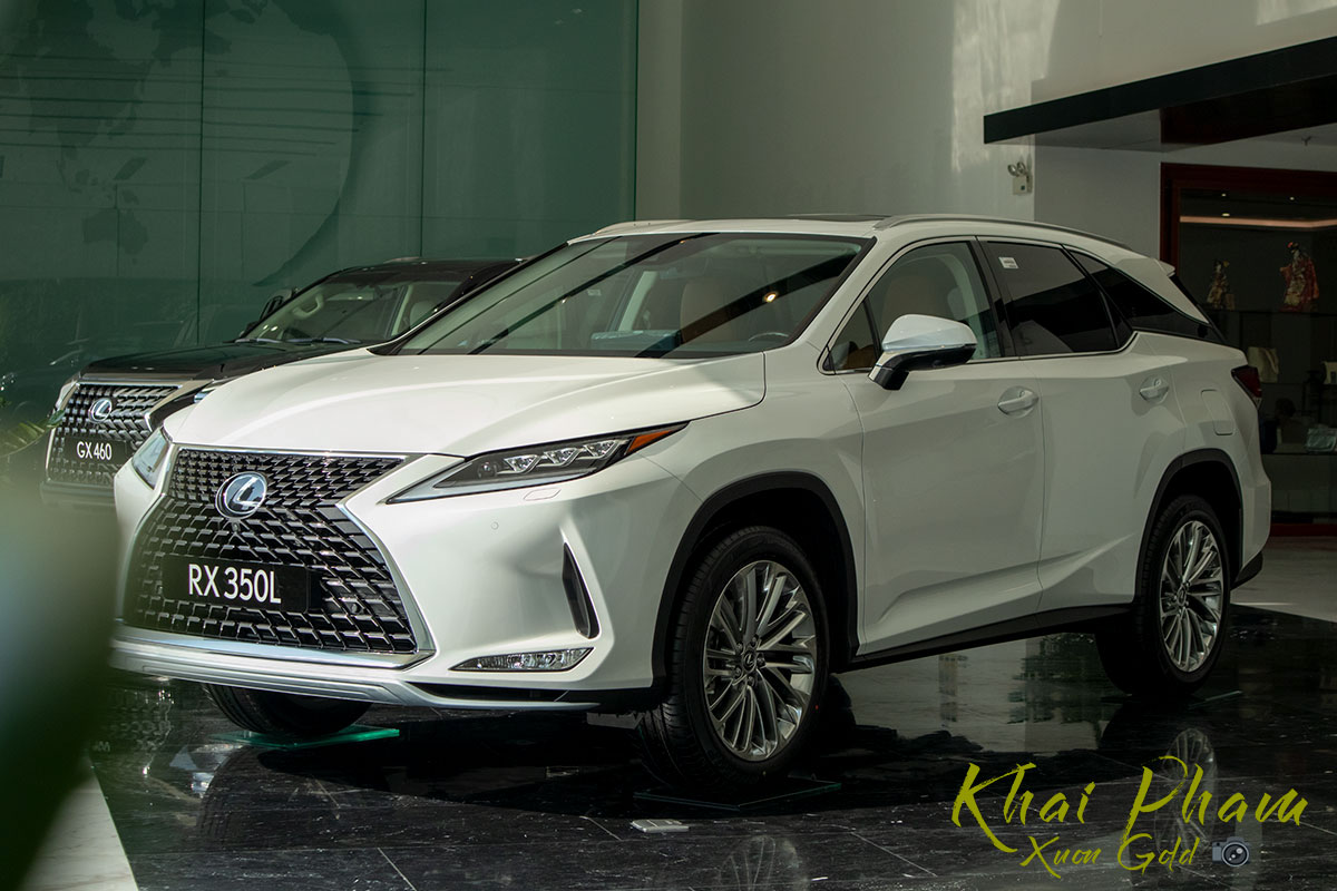Ảnh chụp trước xe Lexus RX 350L 2020