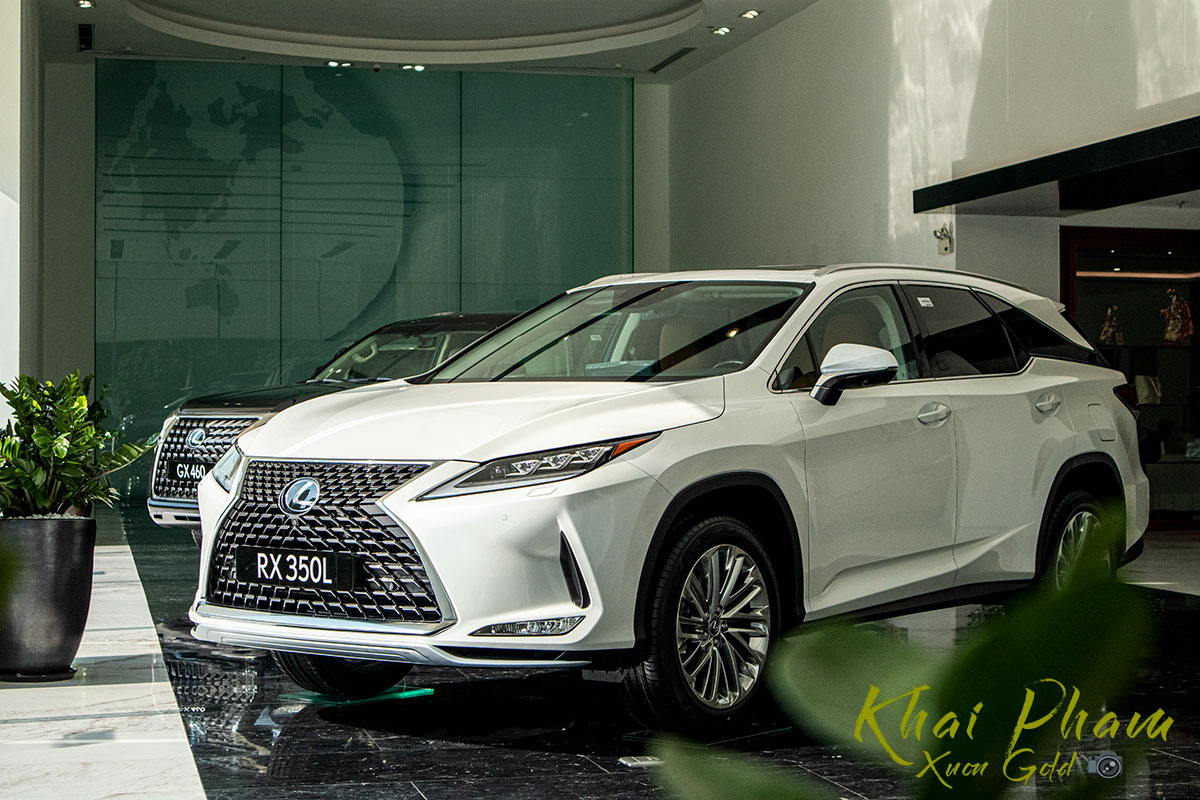 Ảnh chụp trước xe Lexus RX 350L 2020 
