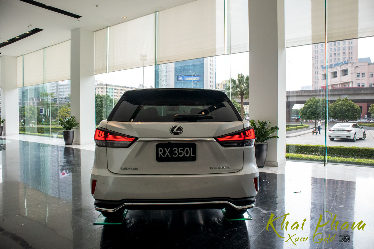 Ảnh chụp đuôi xe Lexus RX 350L 2020 2