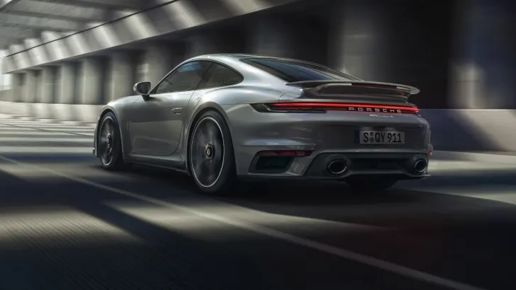 Porsche 911 2020 Turbo S tích hợp công nghệ lái hiện đại.