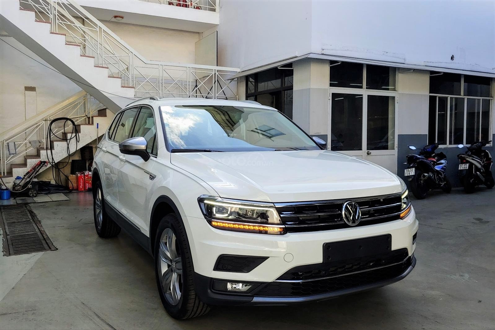 Khách hàng mua VW Tiguan Allspace Highline trong tháng 3 sẽ được hỗ trợ 100% phí trước bạ 1