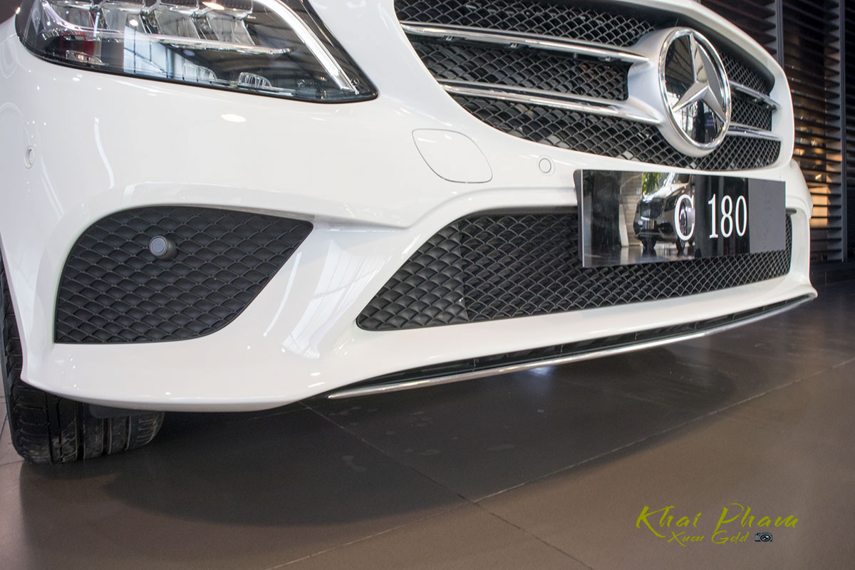 Ảnh chi tiết xe Mercedes-Benz C 180 2020 vừa cập bến đại lý 5 Ảnh chụp cản trước xe Mercedes-Benz C 180 2020 1