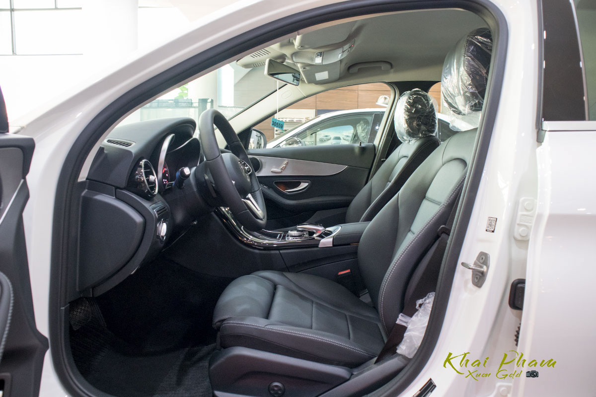 Ảnh chụp ghế trước xe Mercedes-Benz C 180 2020