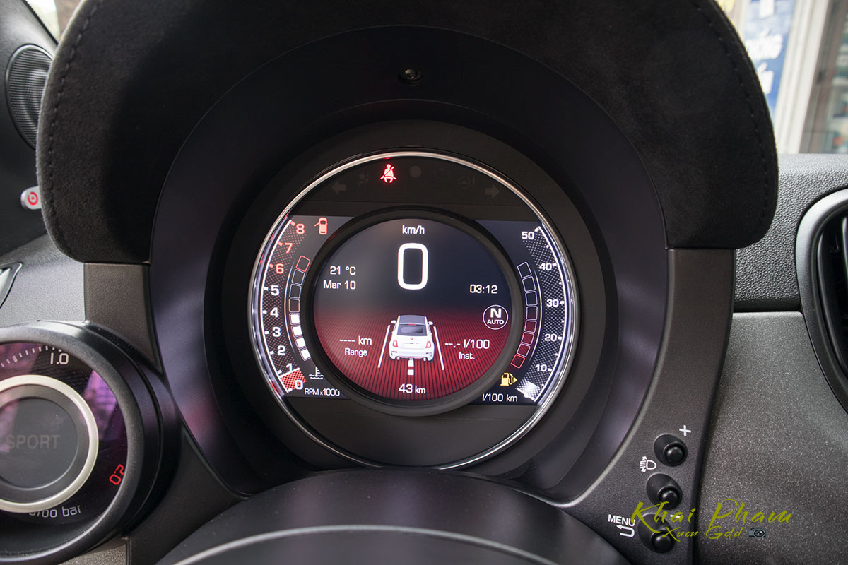 Ảnh đồng hồ xe Fiat 500 595 Abarth Esseesse 2020 đầu tiên về Việt Nam