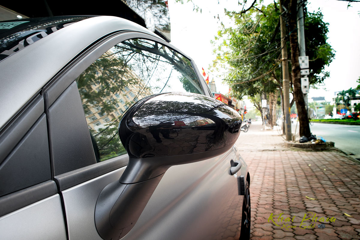 Ảnh chụp gương ngoài xe Fiat 500 595 Abarth Esseesse 2020 đầu tiên về Việt Nam