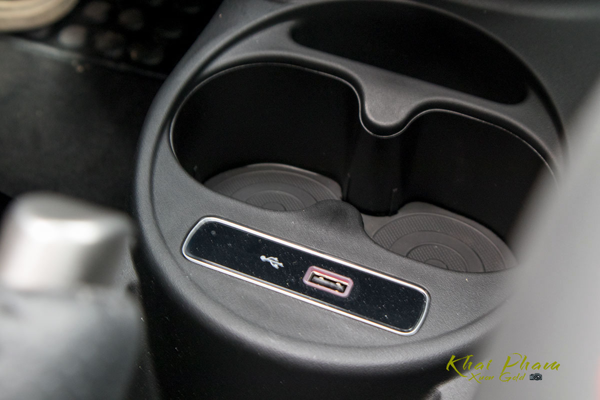 Ảnh chụp ngăn đựng đồ xe Fiat 500 595 Abarth Esseesse 2020 đầu tiên về Việt Nam