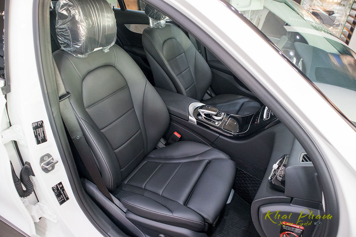 Ảnh chi tiết xe Mercedes-Benz C 180 2020 vừa cập bến đại lý 26 Ảnh chụp ghế phụ xe Mercedes-Benz C 180 2020 1