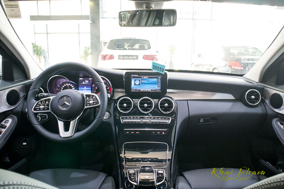 Ảnh chi tiết xe Mercedes-Benz C 180 2020 vừa cập bến đại lý 13 Ảnh chụp táp-lô xe Mercedes-Benz C 180 2020