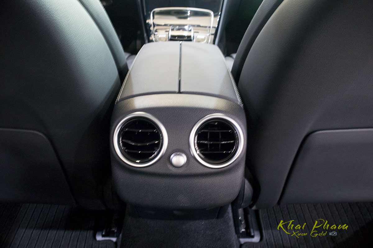 Ảnh chi tiết xe Mercedes-Benz C 180 2020 vừa cập bến đại lý 33 Ảnh chụp cửa gió điều hoà xe Mercedes-Benz C 180 2020 1