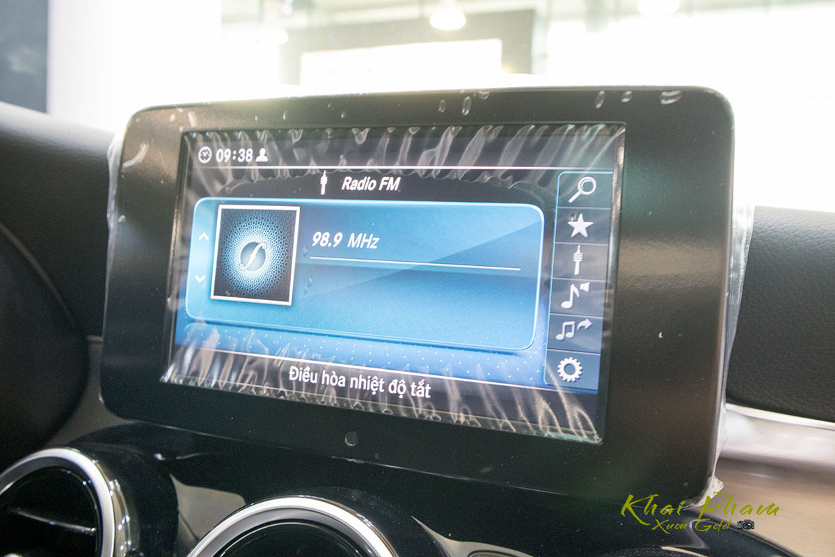 Ảnh chi tiết xe Mercedes-Benz C 180 2020 vừa cập bến đại lý 28 Ảnh chụp màn hình xe Mercedes-Benz C 180 2020 1