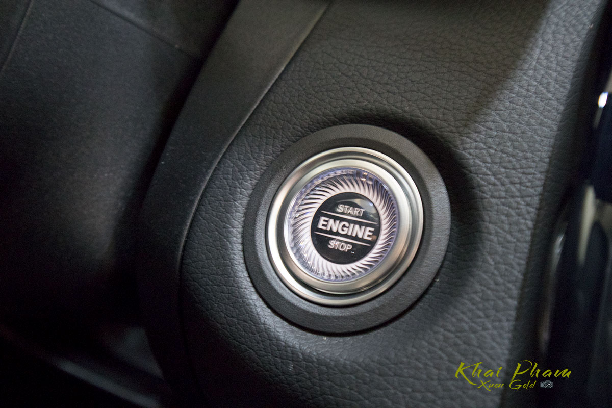 Ảnh chi tiết xe Mercedes-Benz C 180 2020 vừa cập bến đại lý 31 Ảnh chụp nút bấm khởi động xe Mercedes-Benz C 180 2020