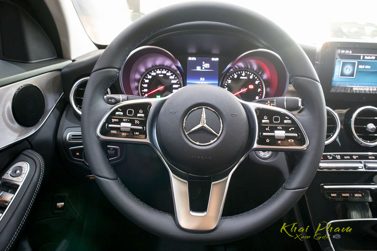 Ảnh chi tiết xe Mercedes-Benz C 180 2020 vừa cập bến đại lý 21 Ảnh chụp vô-lăng xe Mercedes-Benz C 180 2020