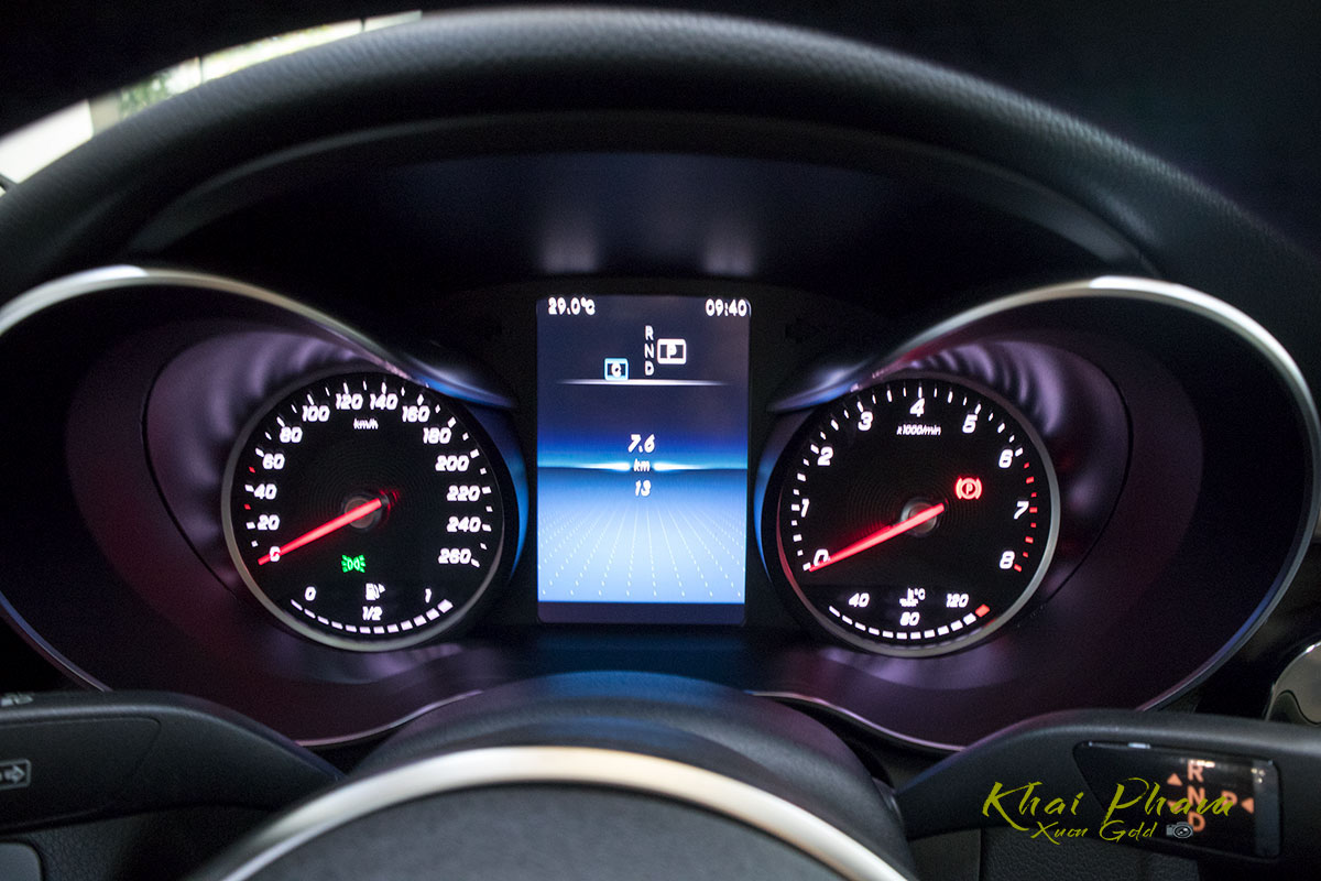 Ảnh chi tiết xe Mercedes-Benz C 180 2020 vừa cập bến đại lý 22 Ảnh chụp đồng hồ xe Mercedes-Benz C 180 2020 1