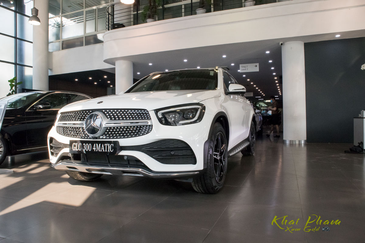 Hình ảnh xe trước phải xe Mercedes-Benz GLC 300 4Matic 2020
