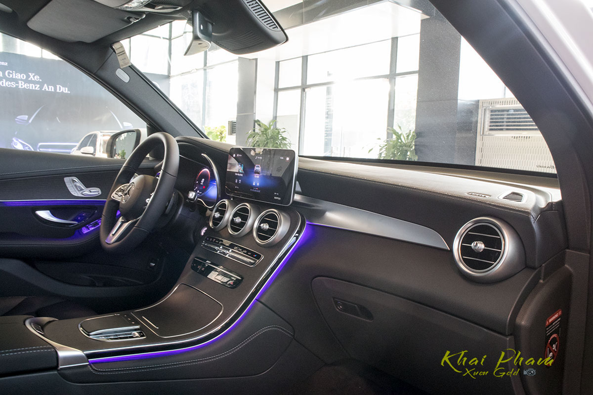Hình ảnh táp-lô xe Mercedes-Benz GLC 300 4Matic 2020 1