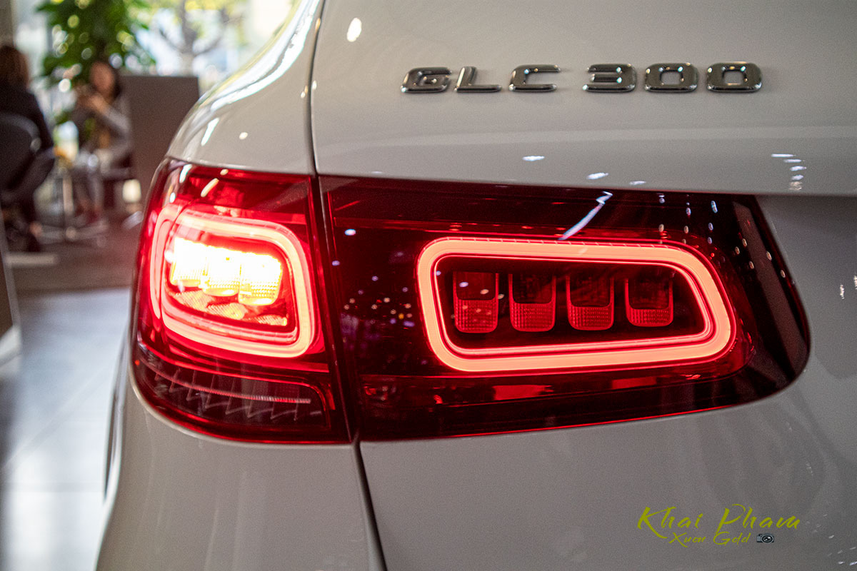 Hình ảnh đèn hậu xe Mercedes-Benz GLC 300 4Matic 2020