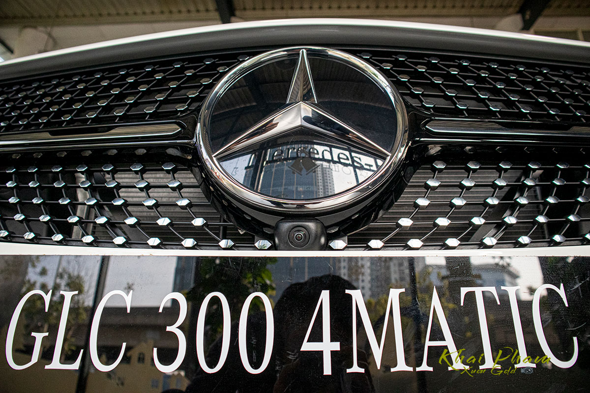 Hình ảnh camera trước xe Mercedes-Benz GLC 300 4Matic 2020