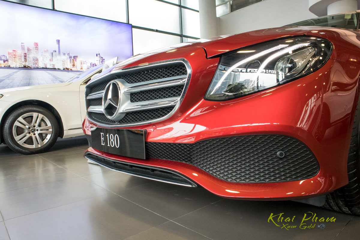 Ảnh chụp đầu xe Mercedes-Benz E 180 2020