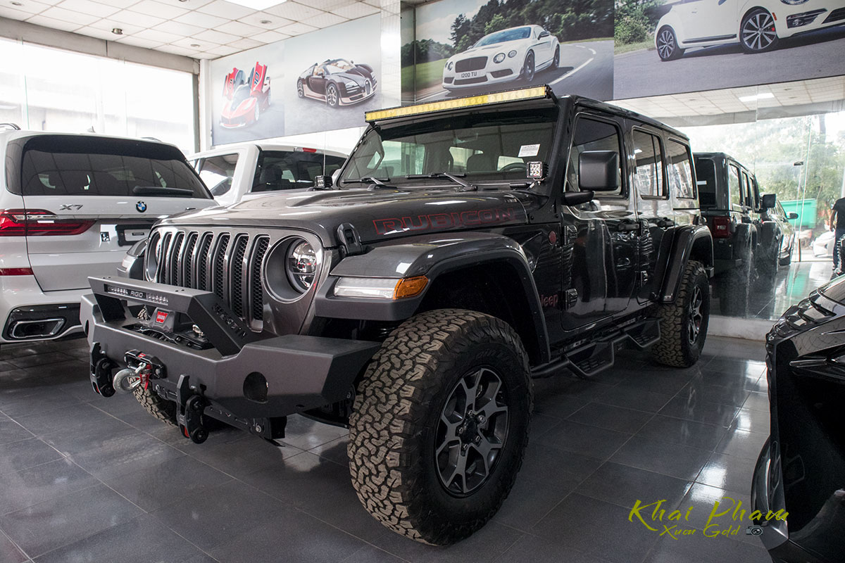 Ảnh chụp đầu xe Jeep Wrangler Rubicon 2020