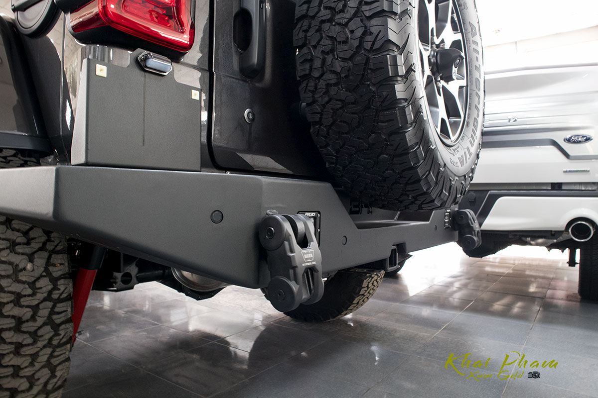 Ảnh chụp cản sau xe Jeep Wrangler Rubicon 2020 12