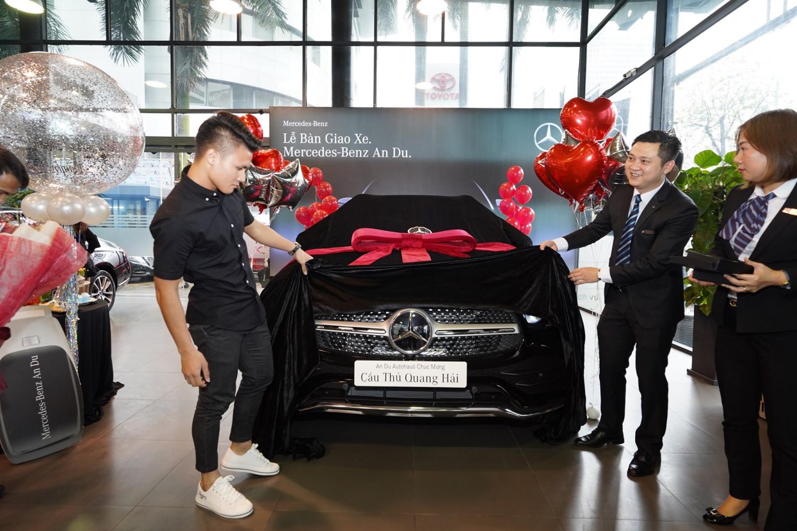Cầu thủ Quang Hải sắm xế sang Mercedes-Benz GLC 300 4Matic 2020 giá 2,399 tỷ đồng a2