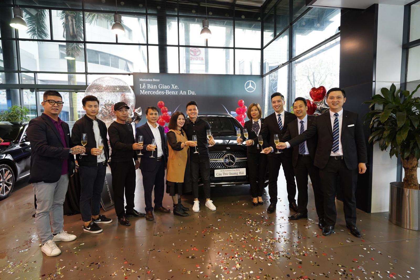 Cầu thủ Quang Hải sắm xế sang Mercedes-Benz GLC 300 4Matic 2020 giá 2,399 tỷ đồng a3