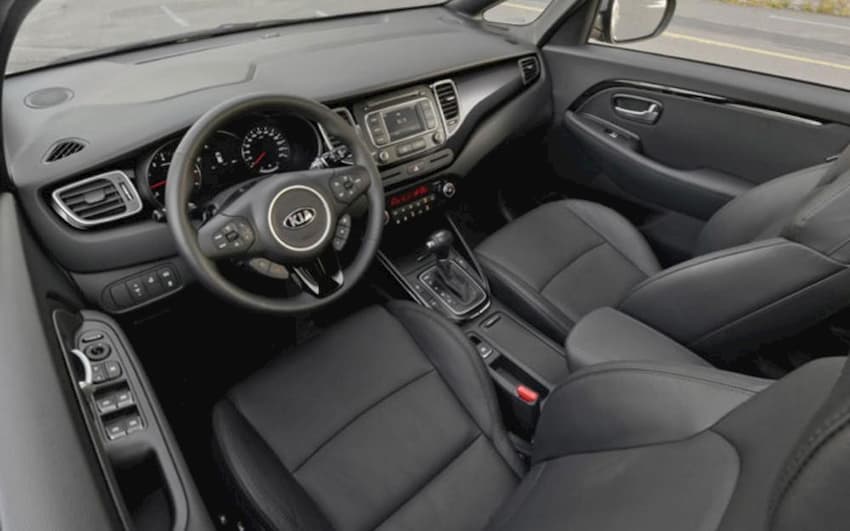 Nội thất xe Kia Rondo 2019 cũ Nội thất xe Kia Rondo 2019 cũ
