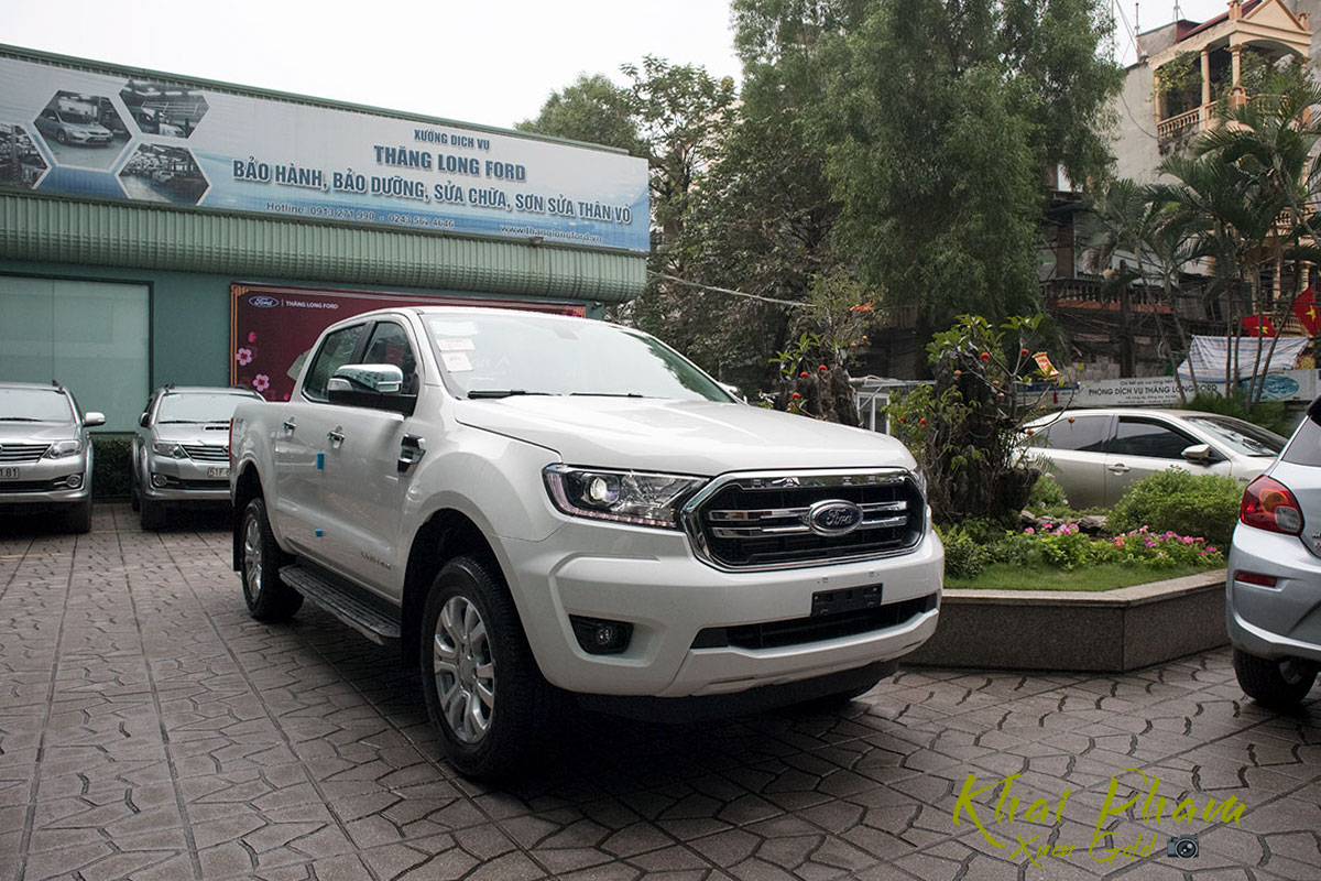 Ảnh chụp đầu trái xe Ford Ranger Limited 2020