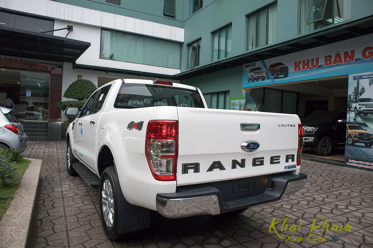 Ảnh chụp sau xe Ford Ranger Limited 2020