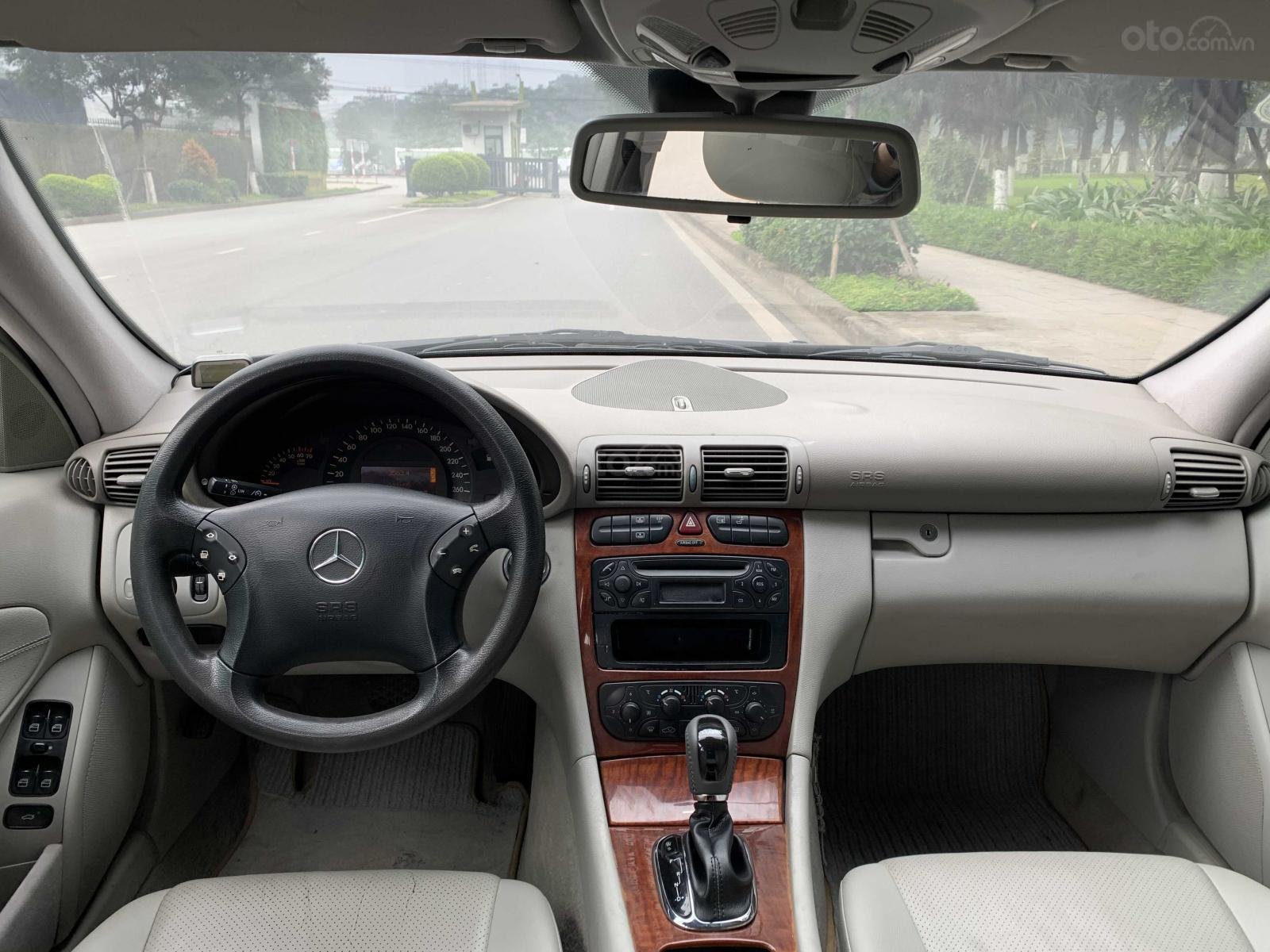 Giá Mercedes C 180 cũ chỉ có 175 triệu đồng, xe mới ngang Camry - Ảnh 1 Giá Mercedes C 180 cũ chỉ có 175 triệu đồng, xe mới ngang Camry - Ảnh 1.