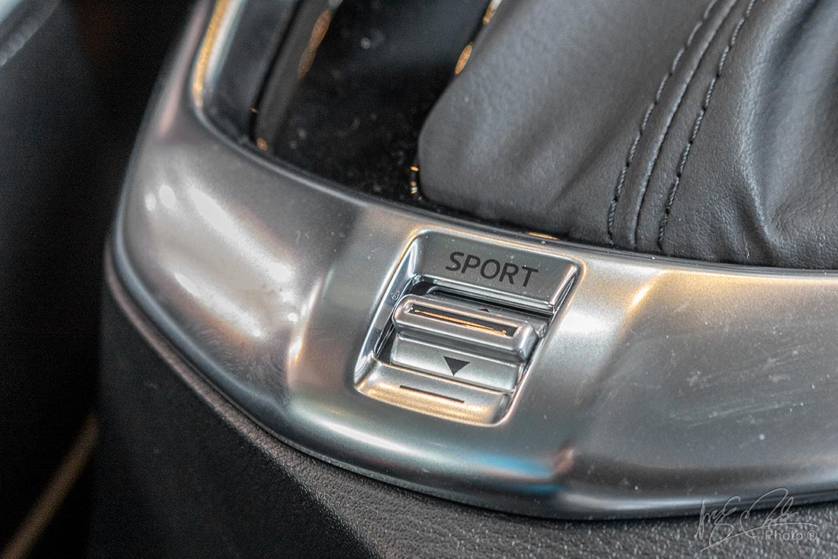 Đánh giá xe Mazda 2 2020: Chế độ lái thể thao.