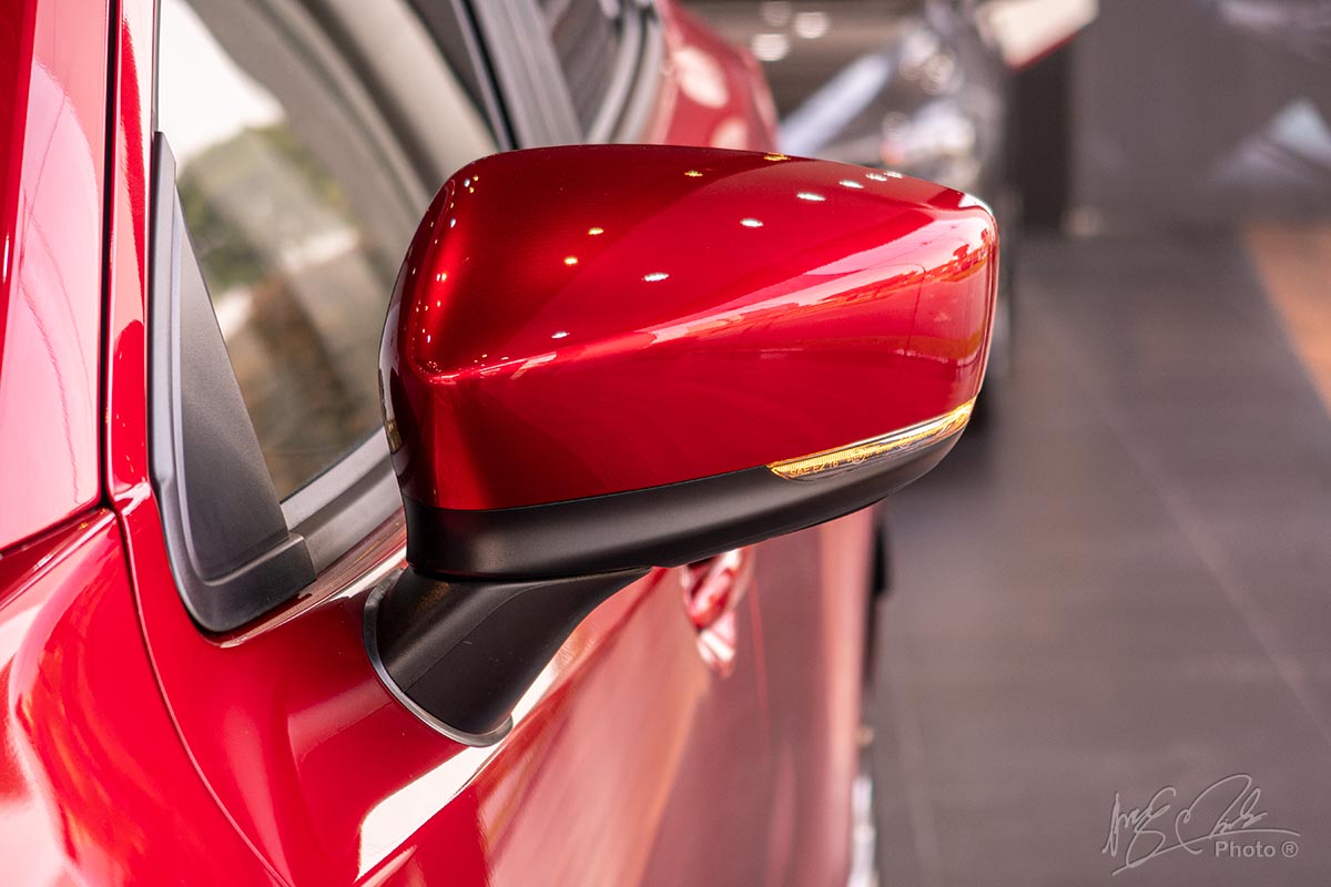 Đánh giá xe Mazda 2 2020: Gương chiếu hậu tích hợp xi nhan dạng LED.