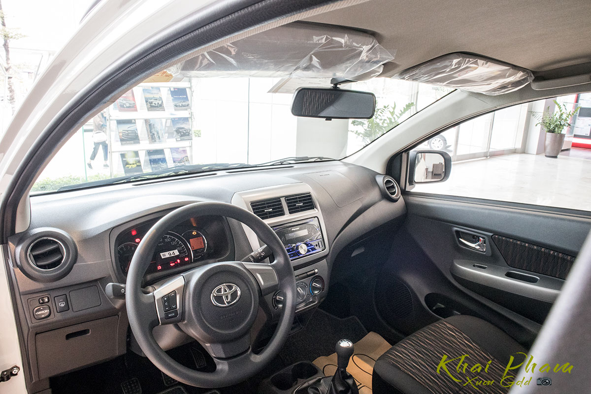 Ảnh chụp khoang lái xe Toyota Wigo 2020 1