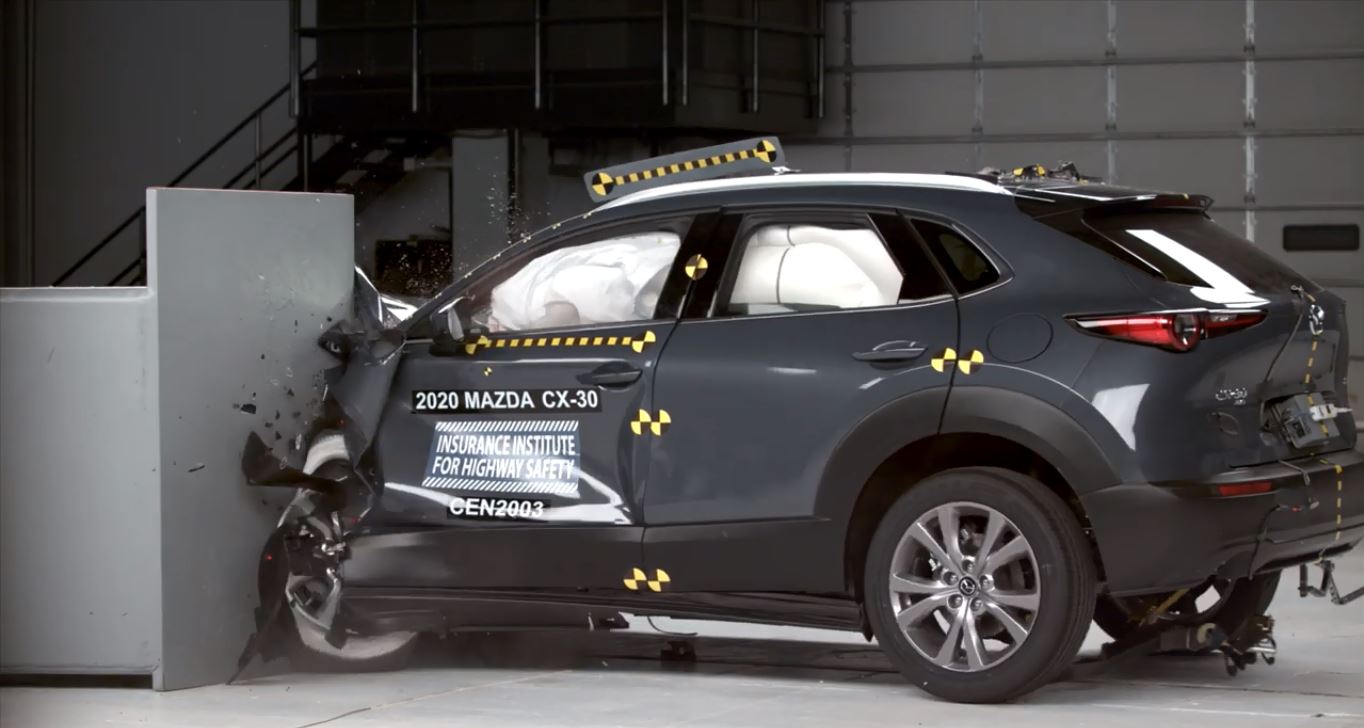 Độ an toàn Mazda CX-30 2020 chưa đạt điểm tối đa.