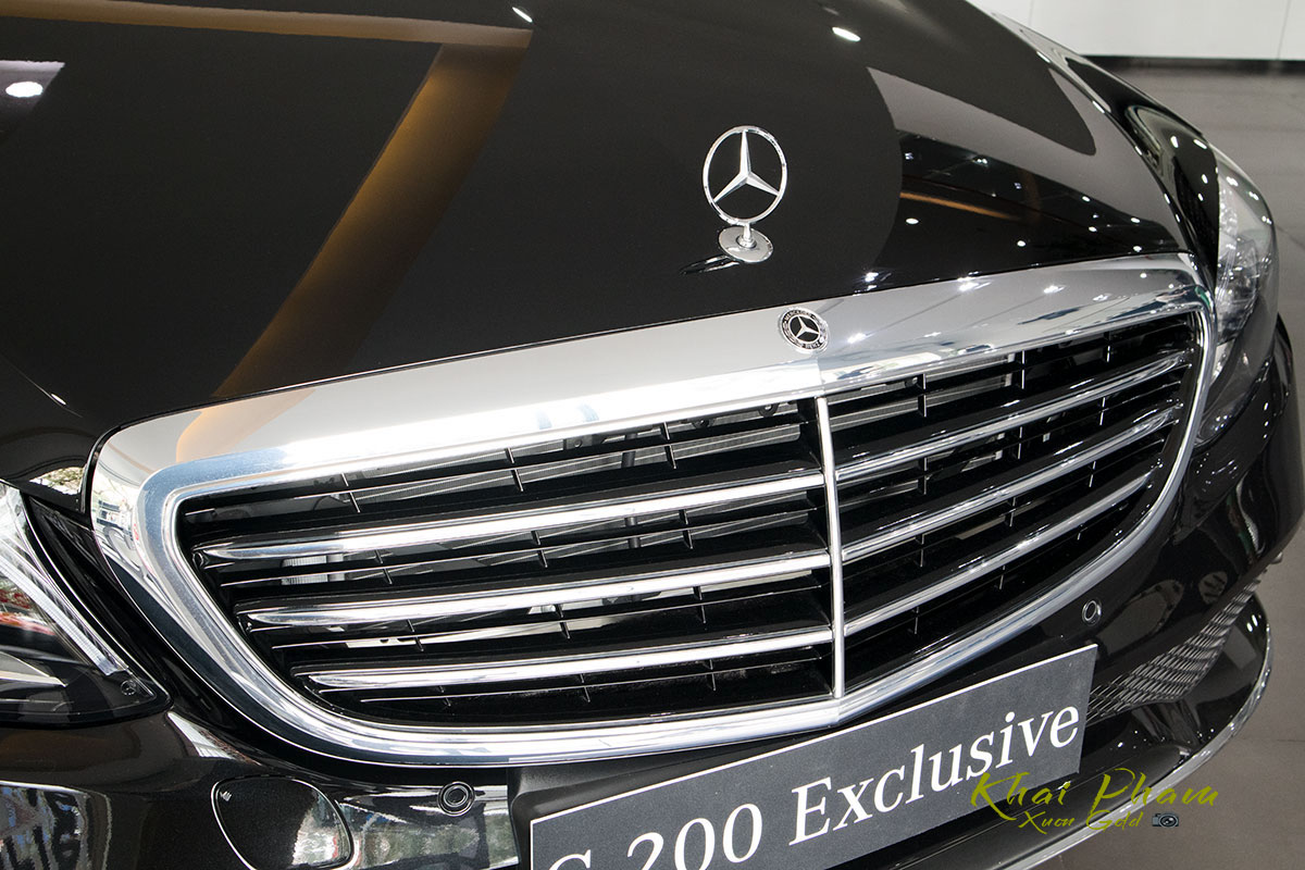 Hình ảnh chụp lưới tản nhiệt xe Mercedes-Benz C 200 Exclusive 2020